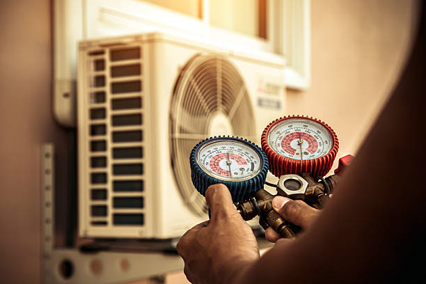 Professional Ac Installation technician working in Bay City, TX